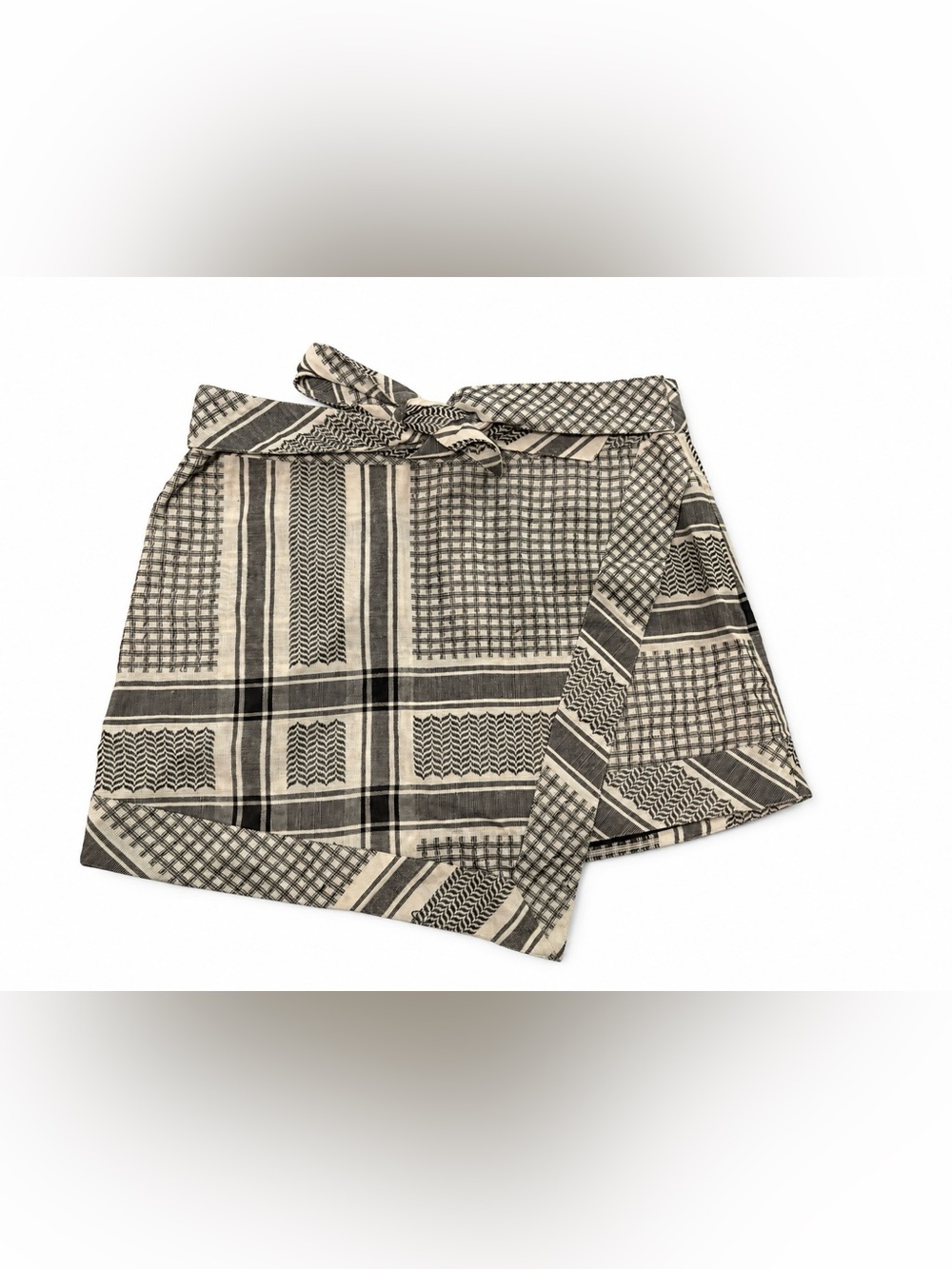 GUESS Y2K Black & Cream Plaid Wrap Mini Skirt Size 6